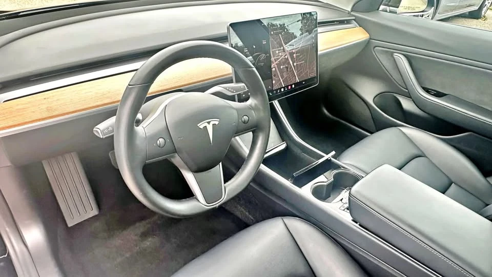 2018 Tesla Model 3 - Image 15 of 19