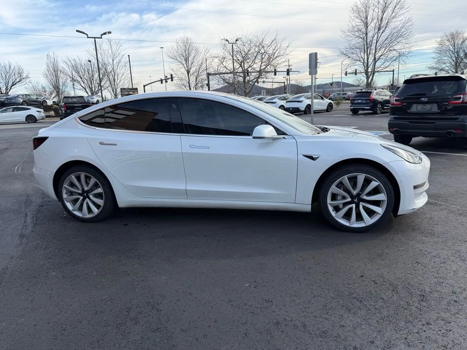 2018 Tesla Model 3 - Image 4 of 19