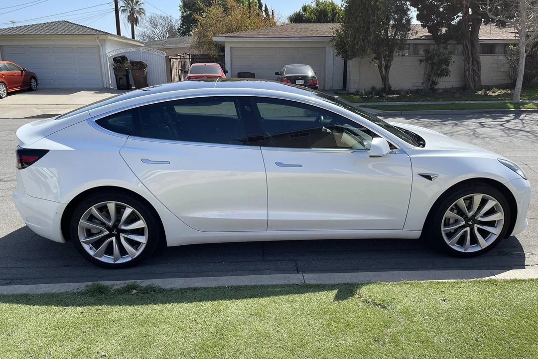 2018 Tesla Model 3 - Image 4 of 31