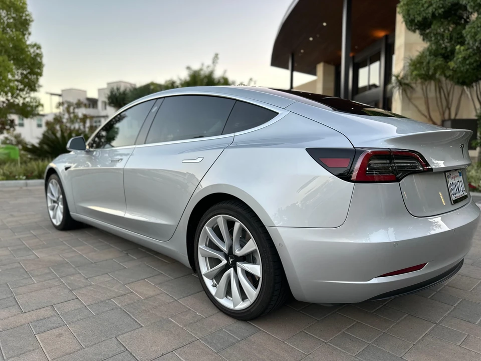 2018 Tesla Model 3 - Image 11 of 31