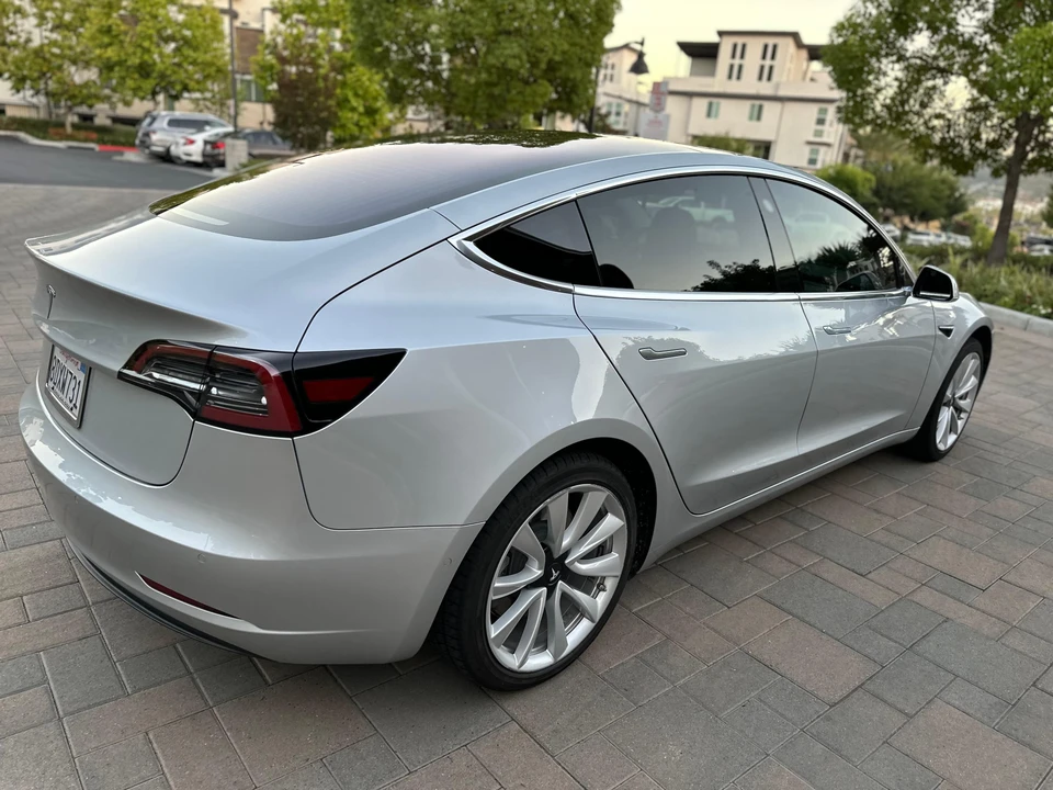 2018 Tesla Model 3 - Image 14 of 31