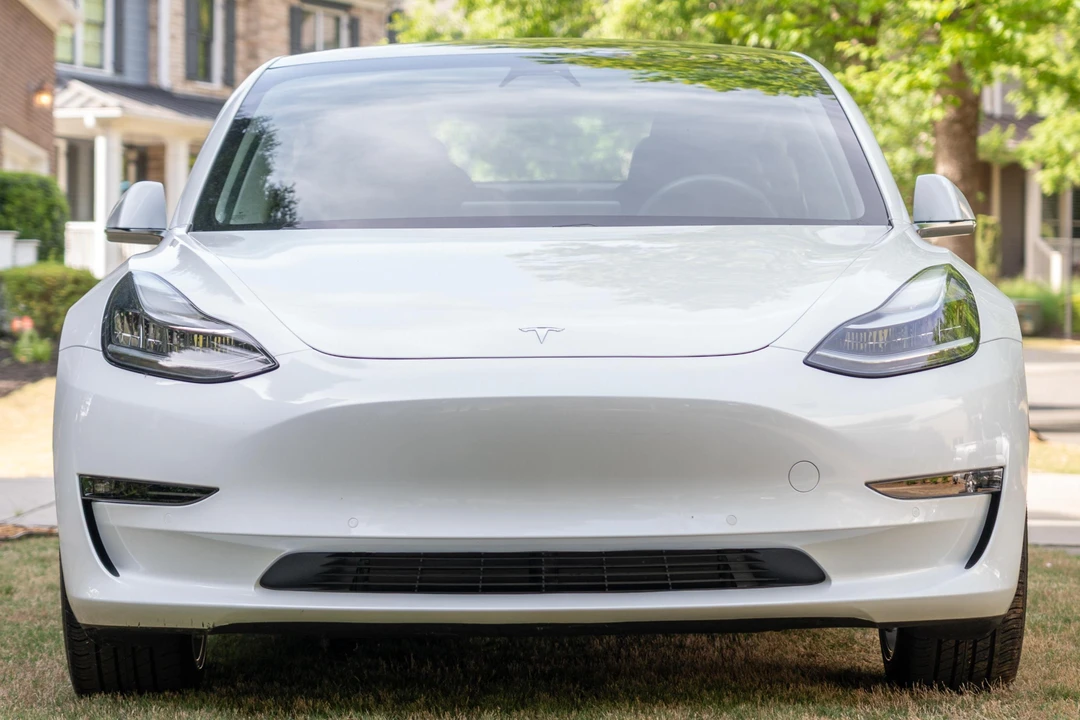 2018 Tesla Model 3 - Image 2 of 31