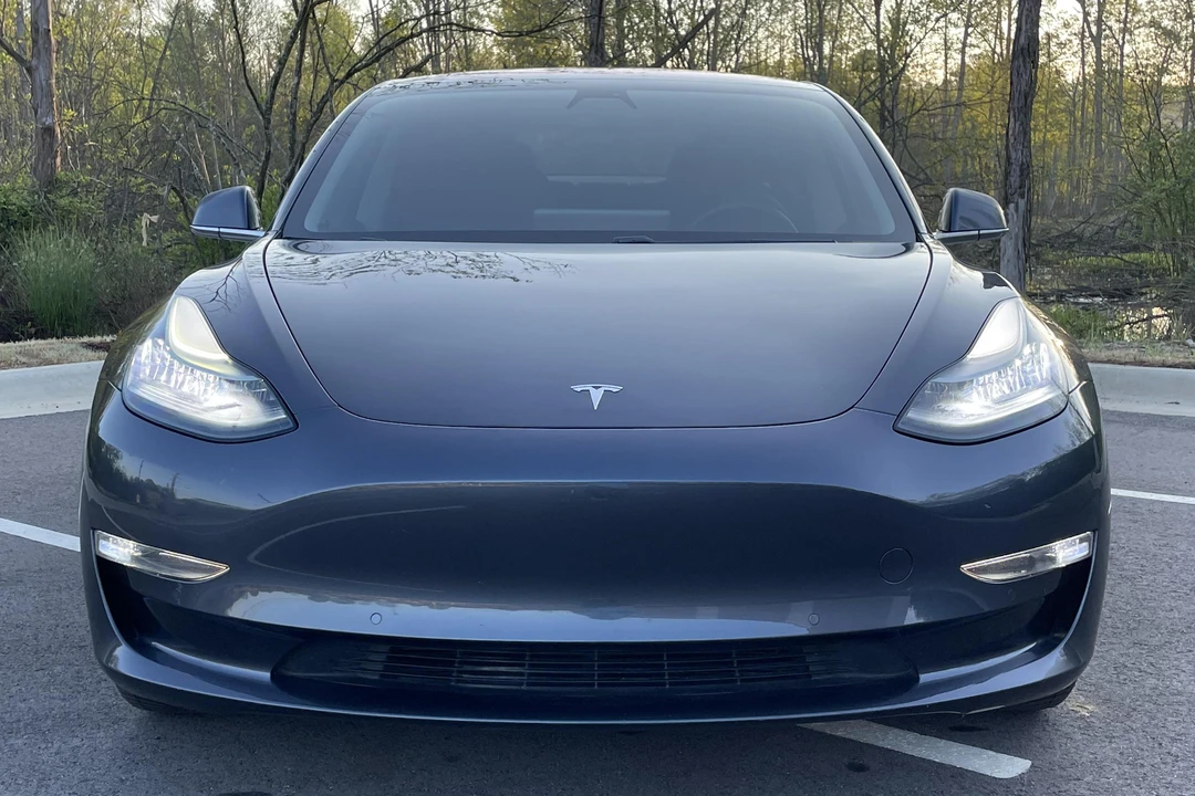 2018 Tesla Model 3 - Image 2 of 17
