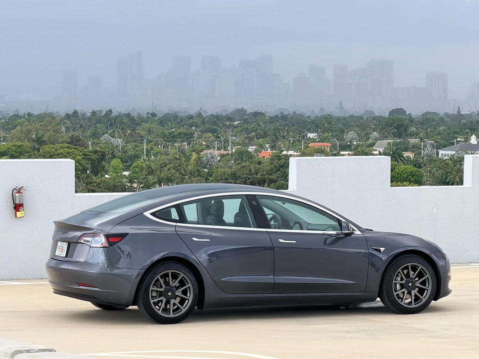 2018 Tesla Model 3 - Image 19 of 31