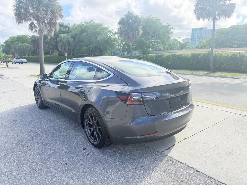 2018 Tesla Model 3 - Image 27 of 31