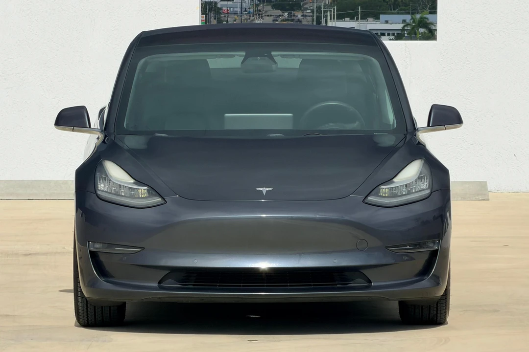 2018 Tesla Model 3 - Image 2 of 31