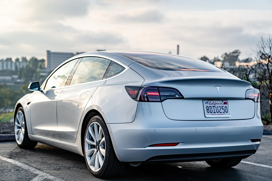 2018 Tesla Model 3 - Image 4 of 31