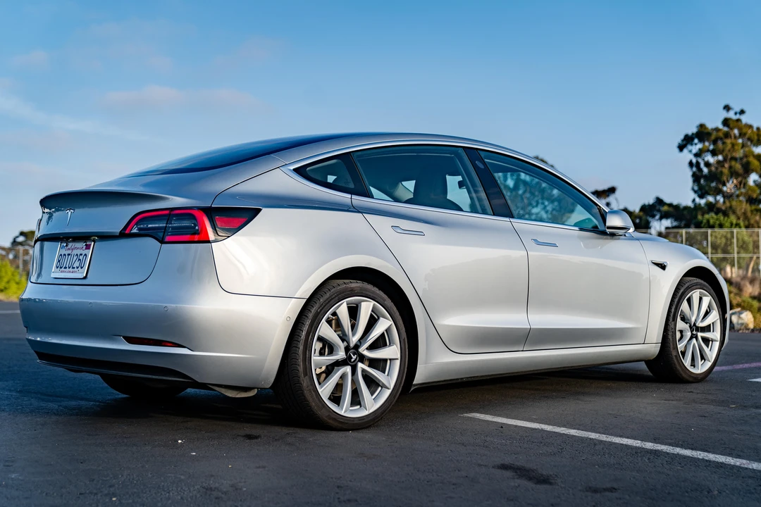 2018 Tesla Model 3 - Image 10 of 31
