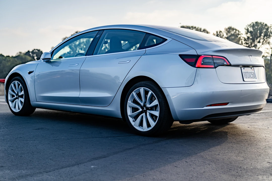 2018 Tesla Model 3 - Image 7 of 31