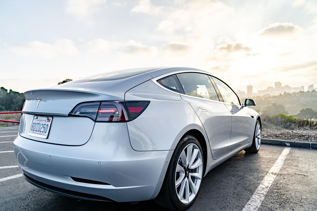 2018 Tesla Model 3 - Image 9 of 31