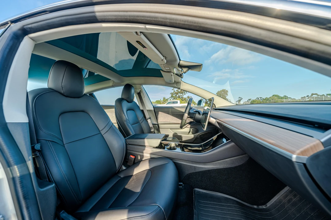 2018 Tesla Model 3 - Image 28 of 31