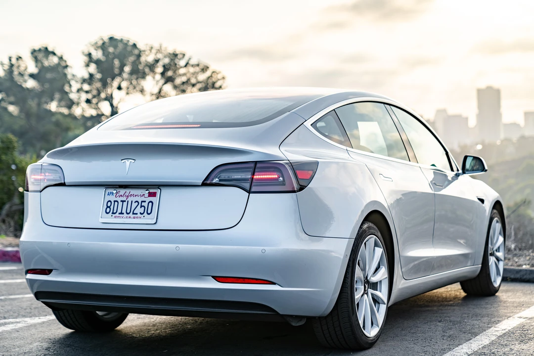 2018 Tesla Model 3 - Image 8 of 31