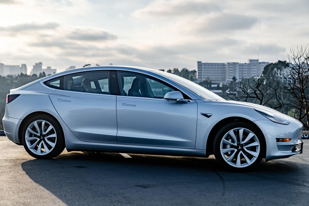 2018 Tesla Model 3 - Image 3 of 31