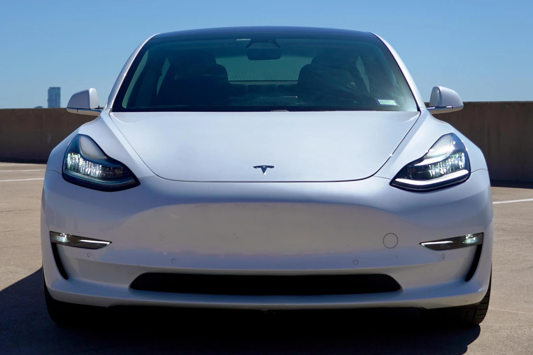 2018 Tesla Model 3 - Image 2 of 31