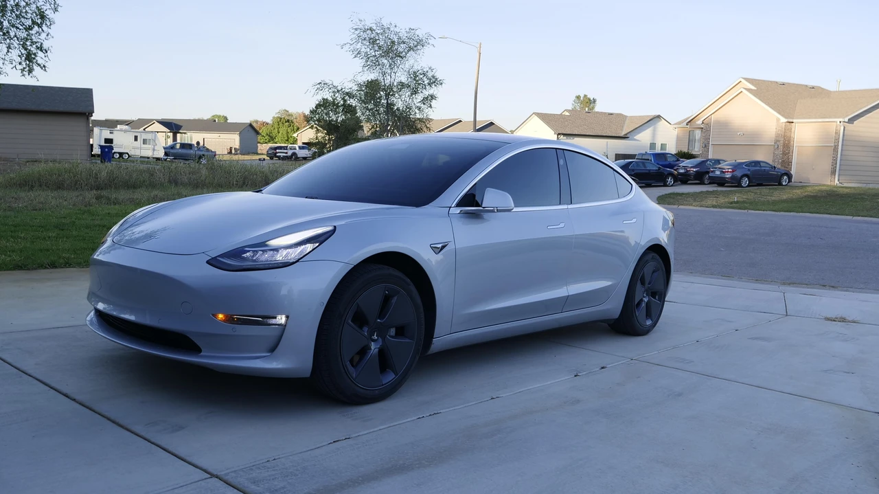 2018 Tesla Model 3 - Image 9 of 31