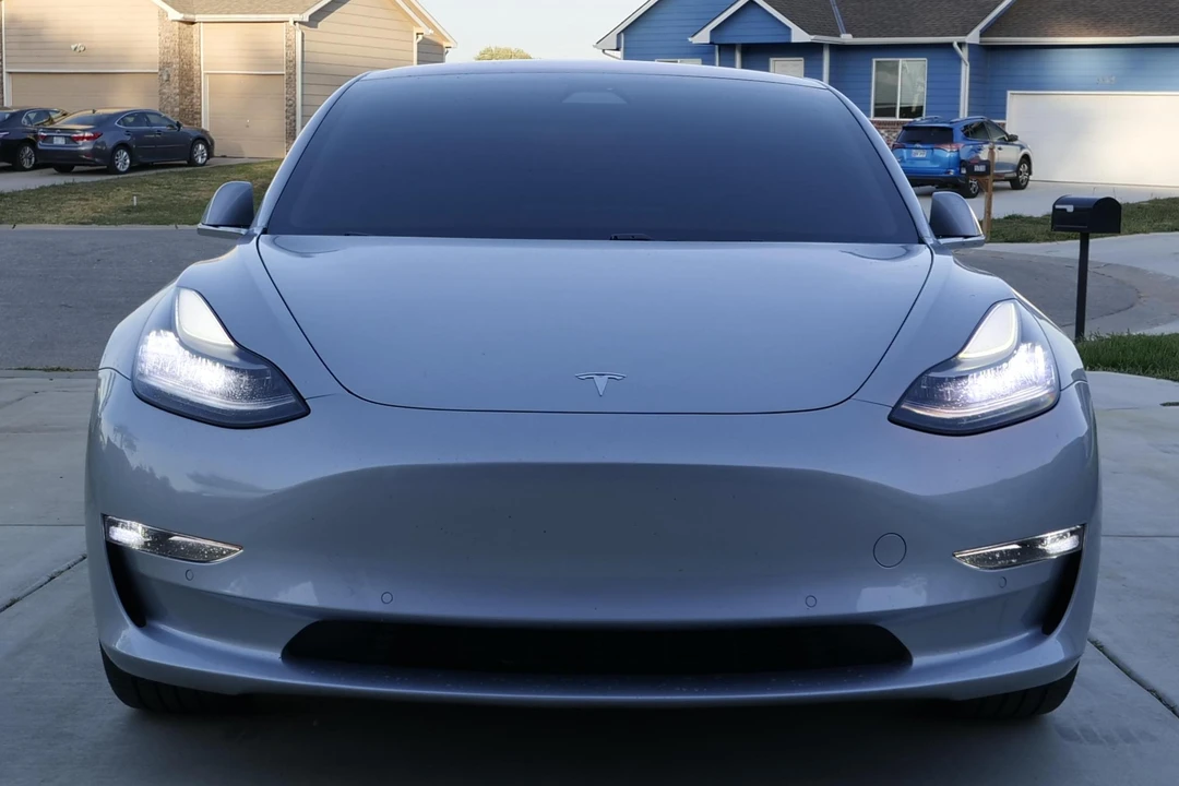 2018 Tesla Model 3 - Image 2 of 31
