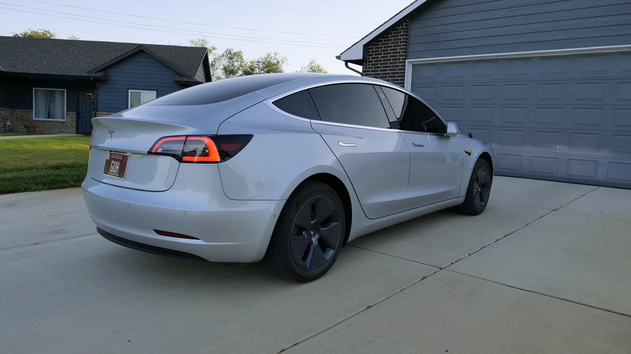 2018 Tesla Model 3 - Image 14 of 31