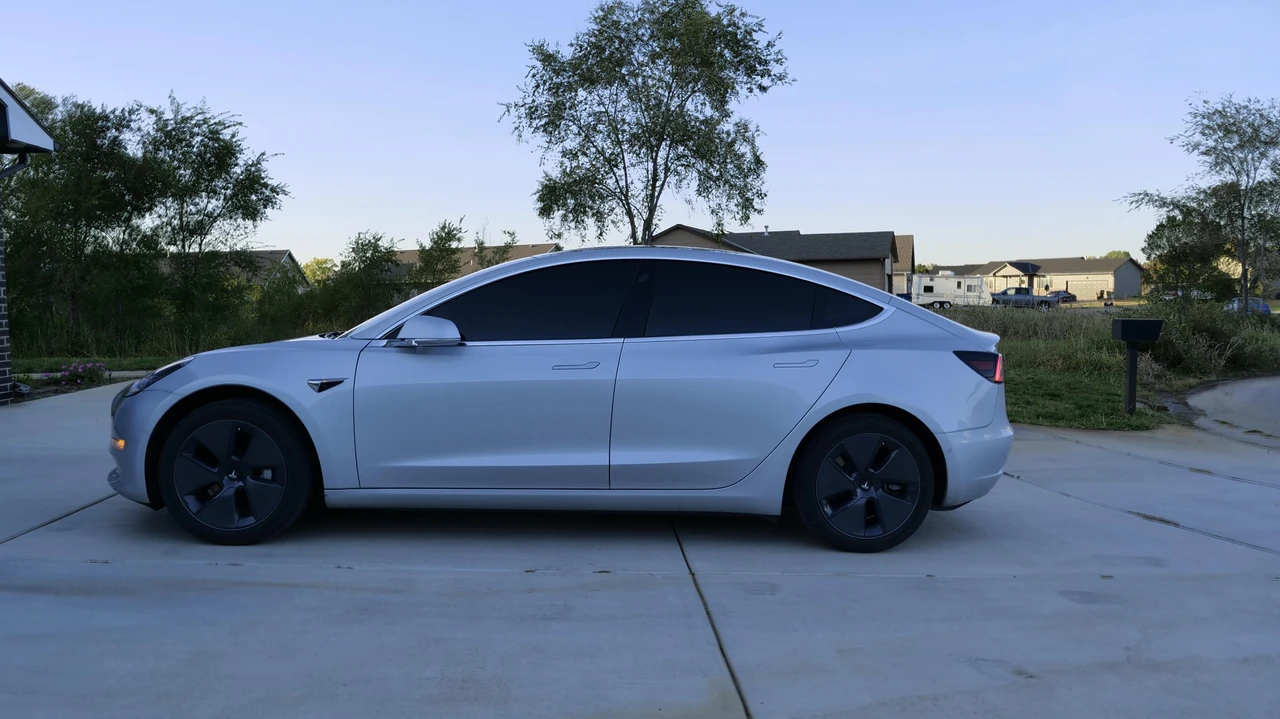 2018 Tesla Model 3 - Image 10 of 31