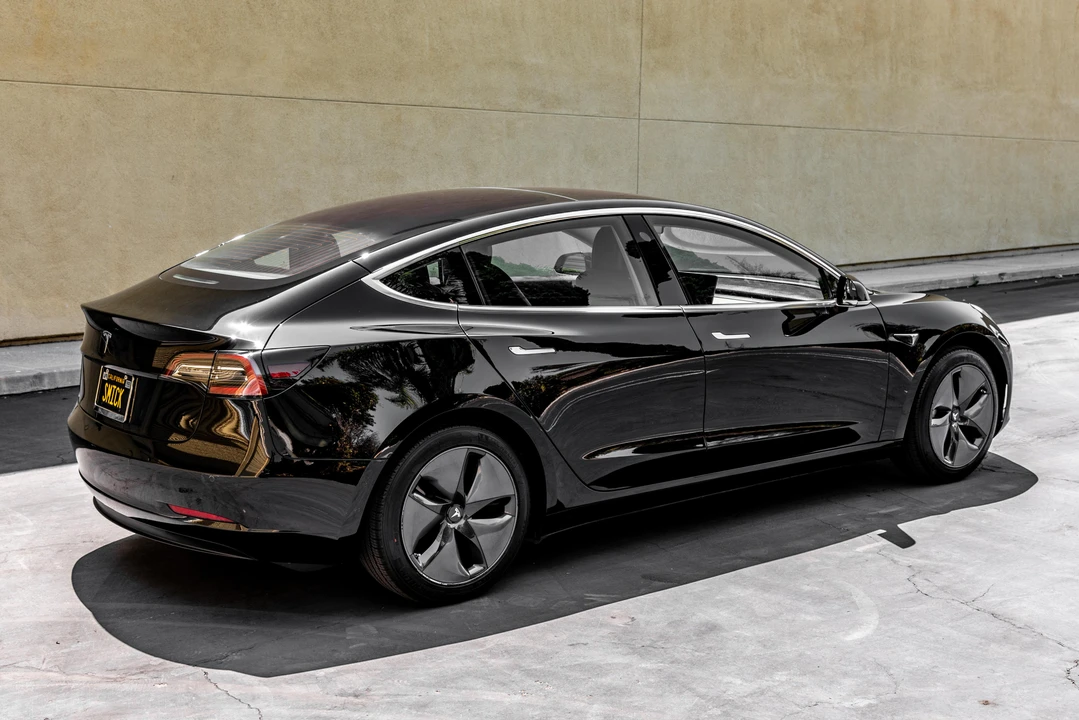 2018 Tesla Model 3 - Image 10 of 31