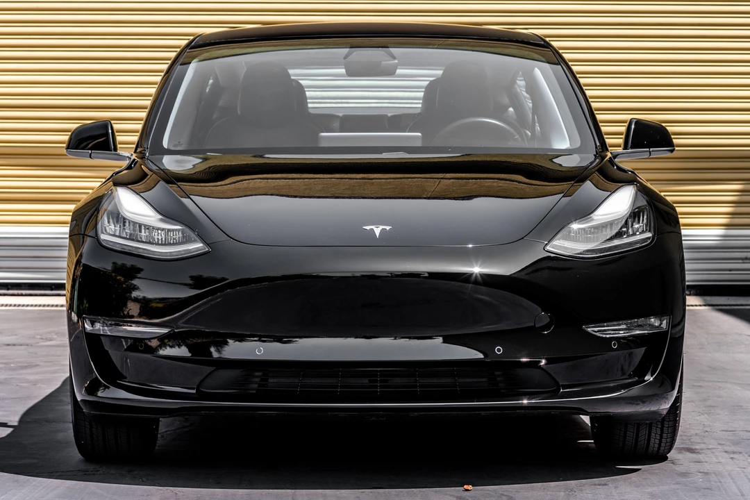 2018 Tesla Model 3 - Image 2 of 31