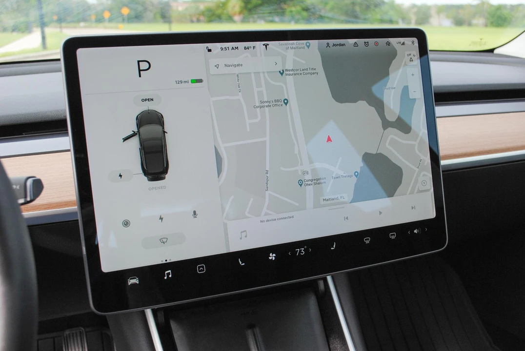 2018 Tesla Model 3 - Image 27 of 31
