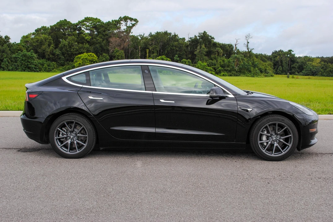 2018 Tesla Model 3 - Image 4 of 31