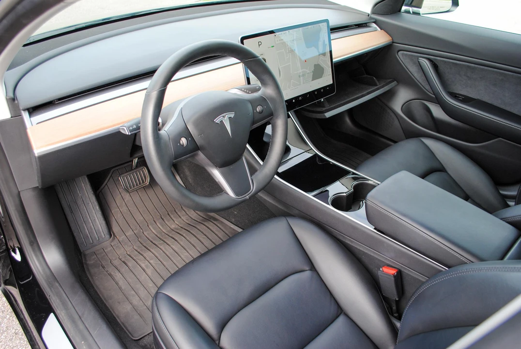 2018 Tesla Model 3 - Image 24 of 31