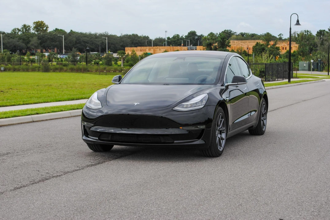 2018 Tesla Model 3 - Image 7 of 31