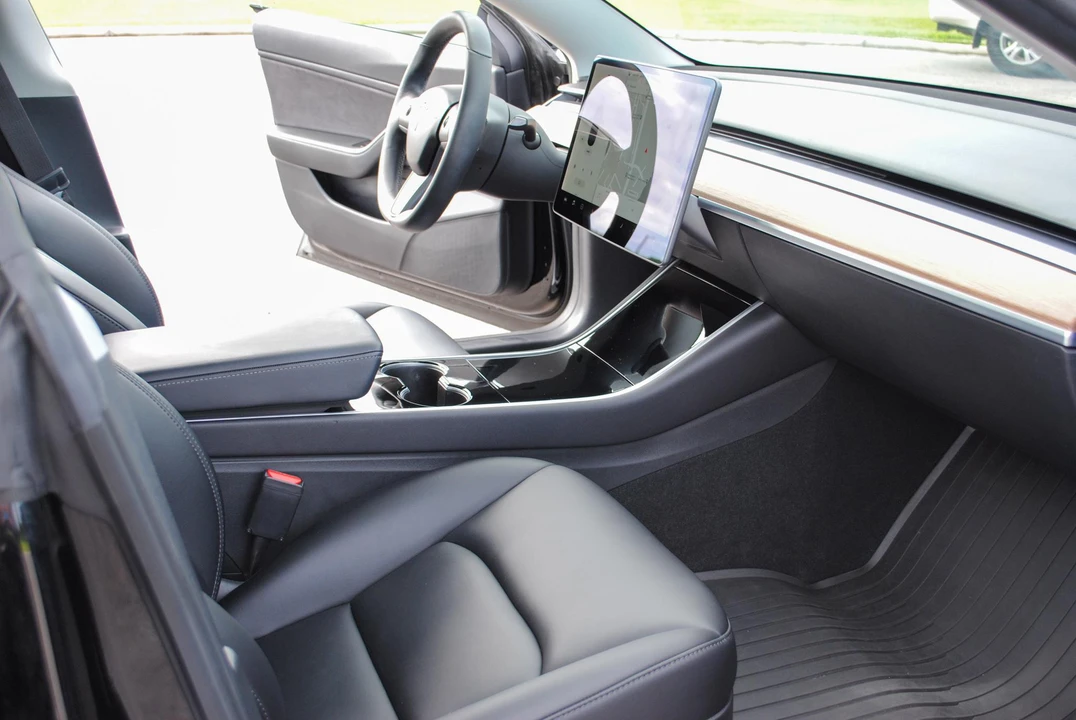 2018 Tesla Model 3 - Image 25 of 31