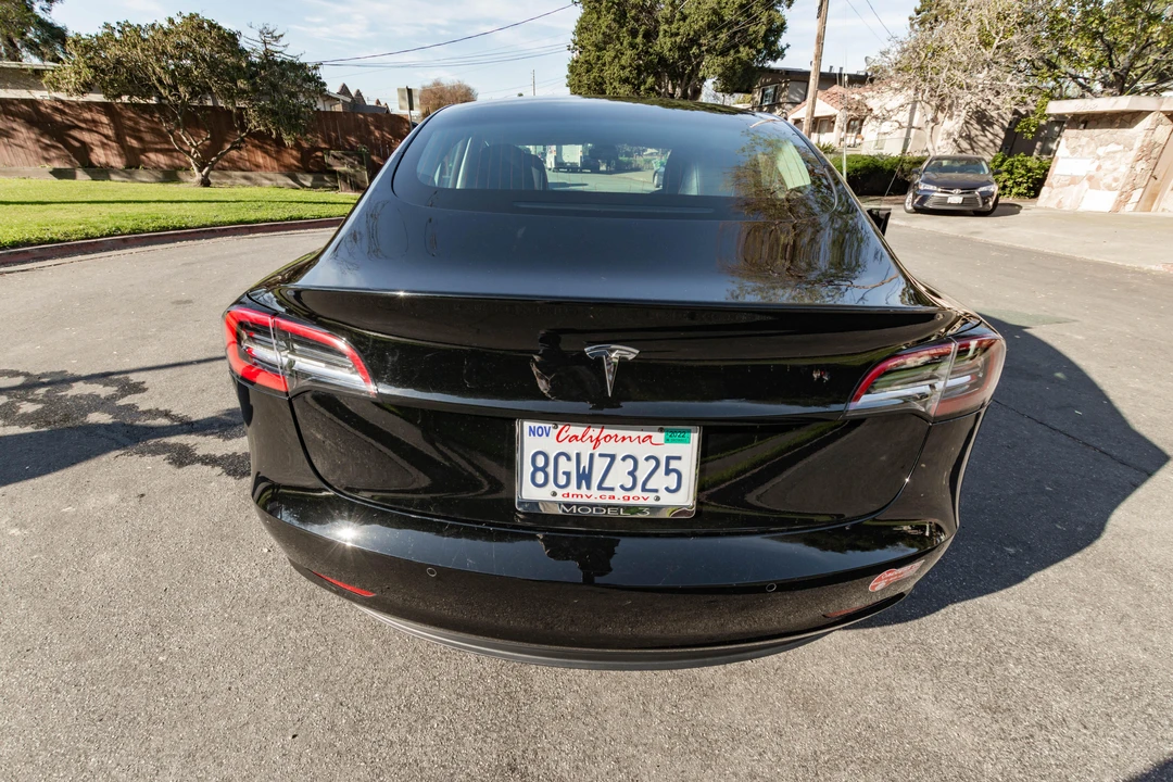 2018 Tesla Model 3 - Image 8 of 31