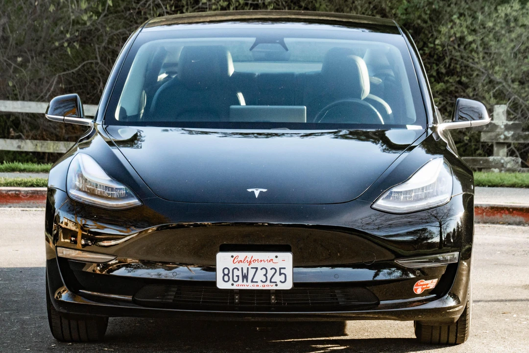 2018 Tesla Model 3 - Image 2 of 31