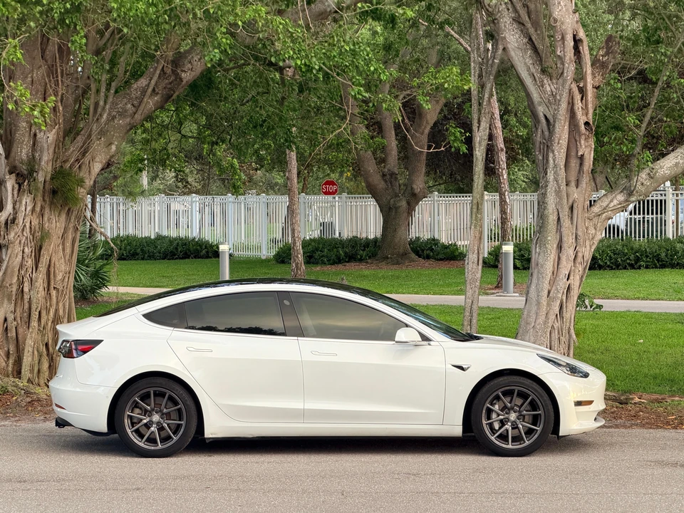 2018 Tesla Model 3 - Image 27 of 31