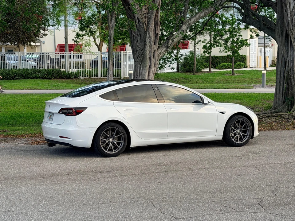 2018 Tesla Model 3 - Image 26 of 31