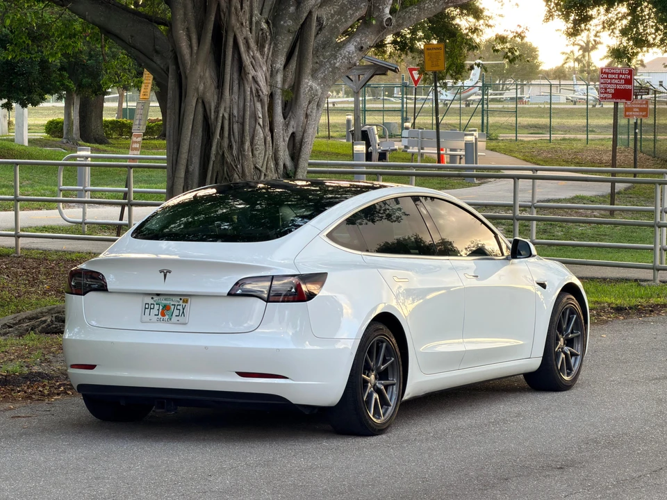 2018 Tesla Model 3 - Image 22 of 31