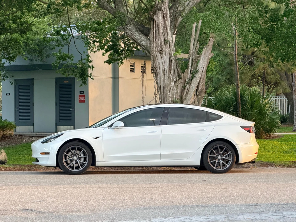 2018 Tesla Model 3 - Image 17 of 31