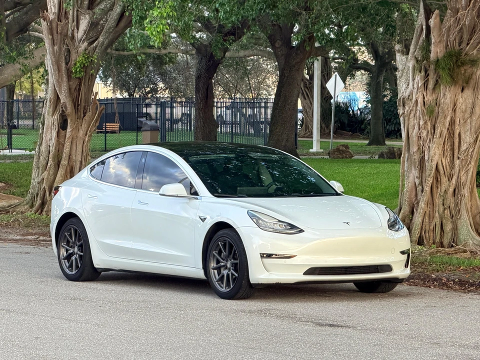2018 Tesla Model 3 - Image 29 of 31