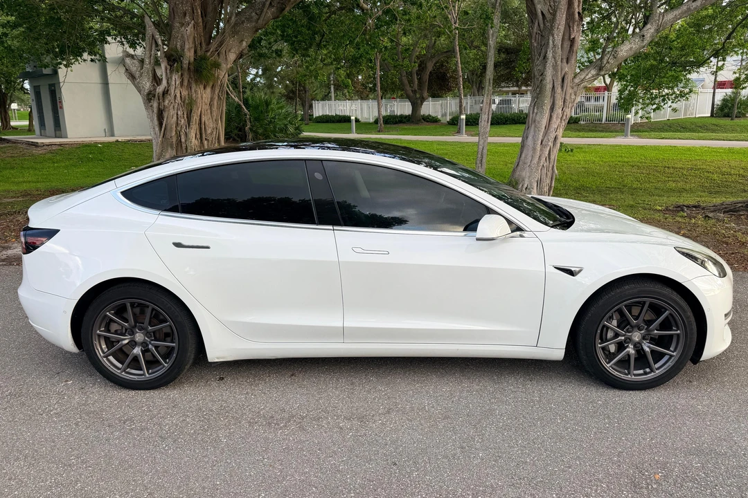 2018 Tesla Model 3 - Image 3 of 31