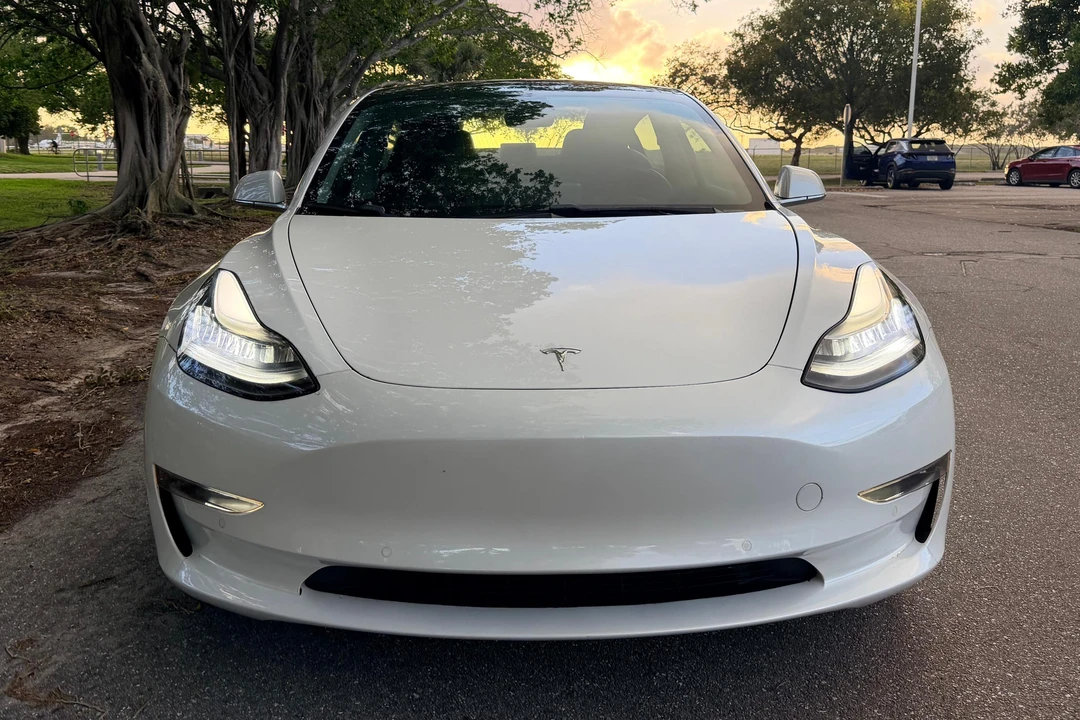 2018 Tesla Model 3 - Image 2 of 31