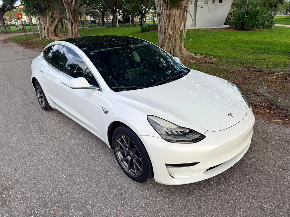 2018 Tesla Model 3 - Image 28 of 31