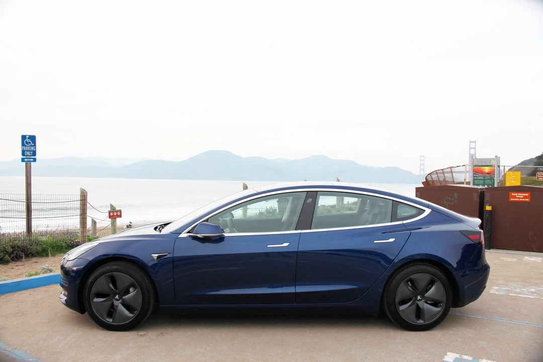 2018 Tesla Model 3 - Image 6 of 15