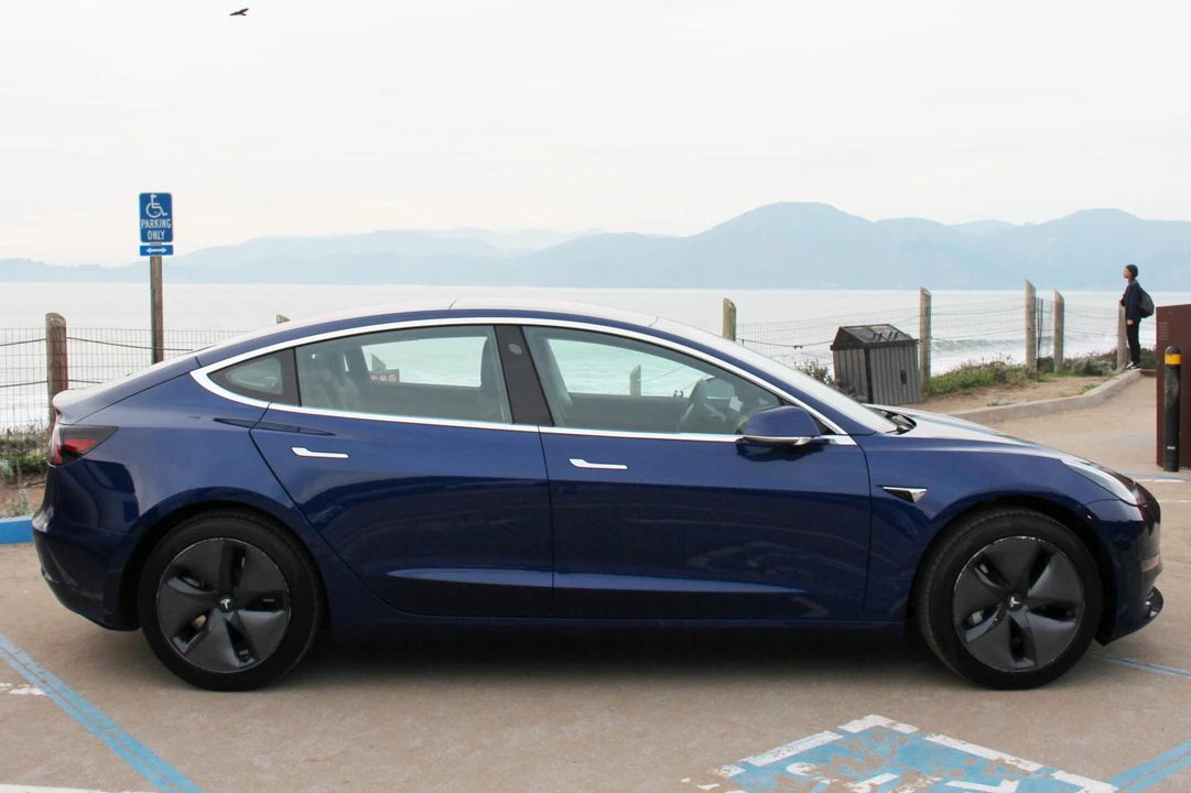 2018 Tesla Model 3 - Image 3 of 15