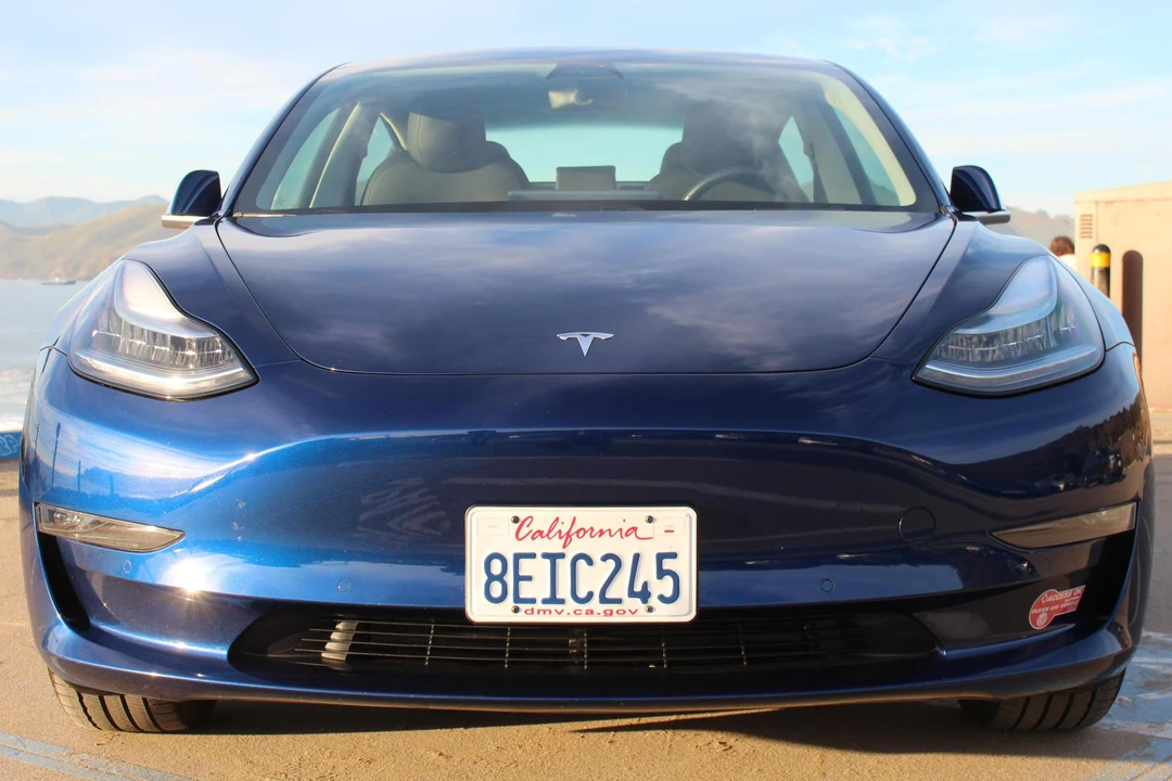 2018 Tesla Model 3 - Image 2 of 15