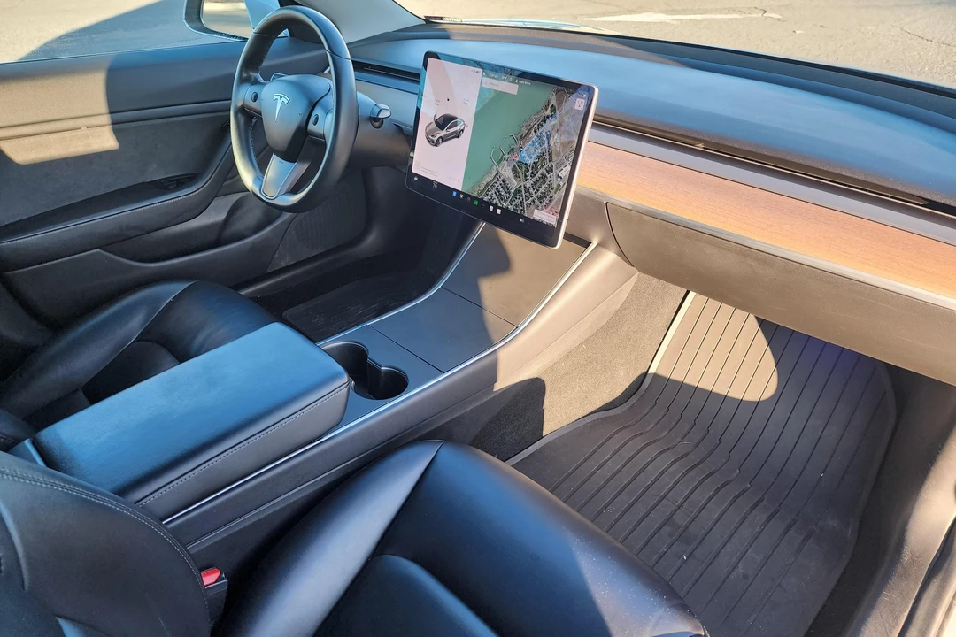 2018 Tesla Model 3 - Image 29 of 31