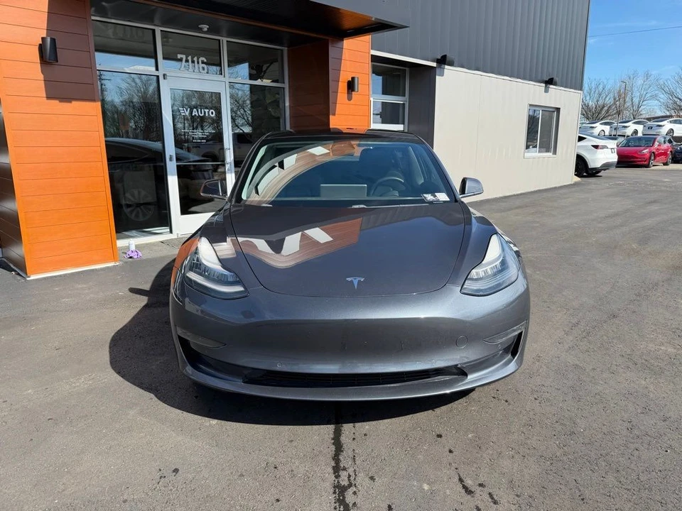 2018 Tesla Model 3 - Image 2 of 16