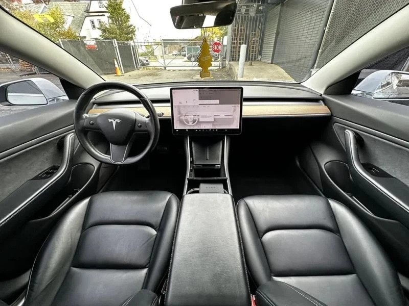 2018 Tesla Model 3 - Image 9 of 12