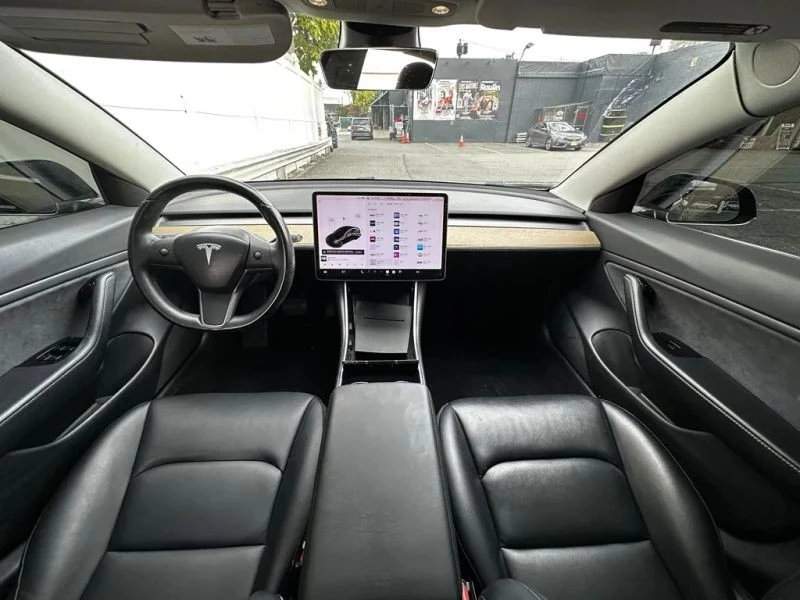 2018 Tesla Model 3 - Image 9 of 12