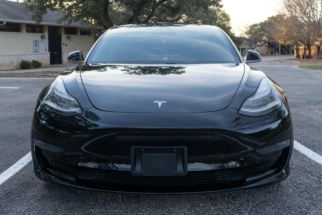 2018 Tesla Model 3 - Image 2 of 31