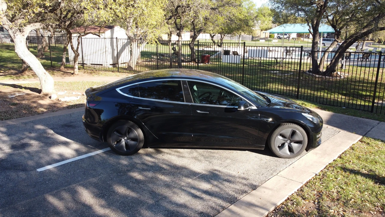 2018 Tesla Model 3 - Image 9 of 31