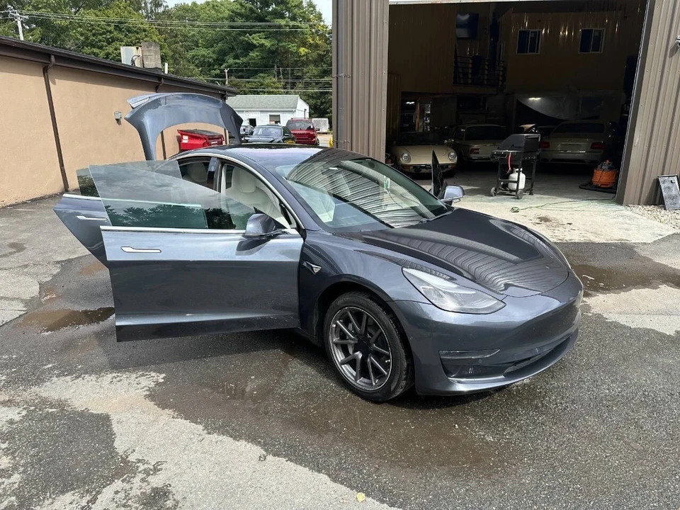 2018 Tesla Model 3 - Image 2 of 21