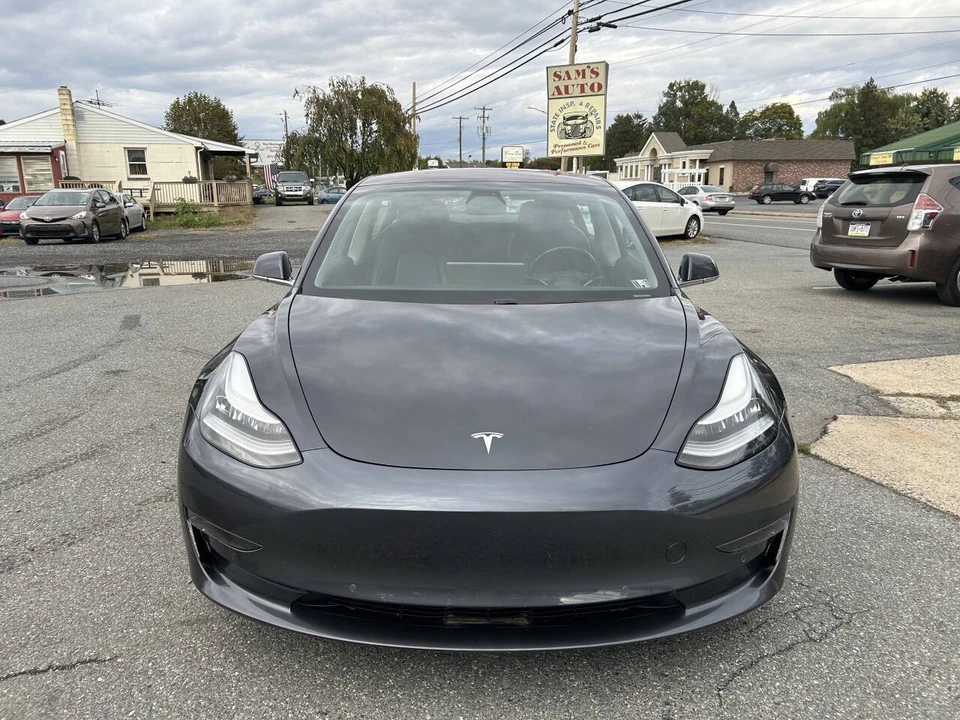 2018 Tesla Model 3 - Image 2 of 21